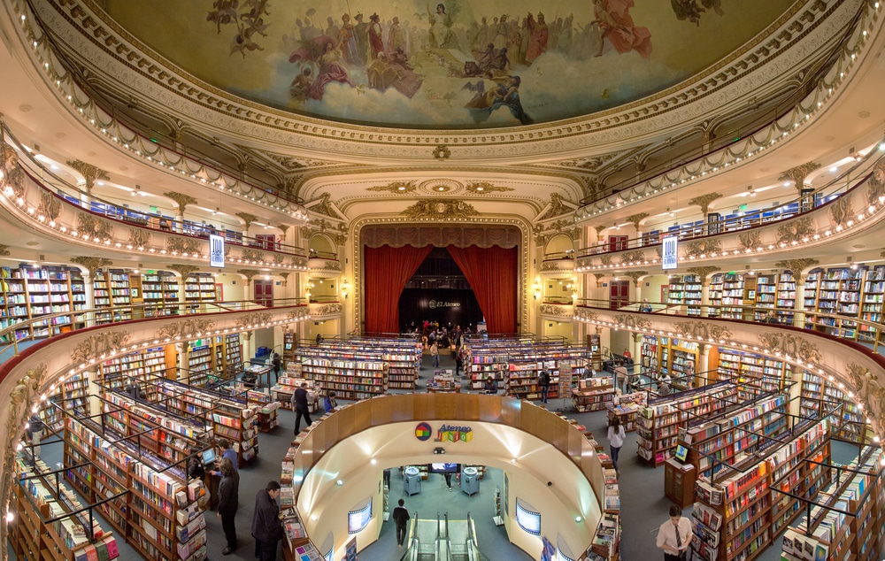 Wnętrze księgarni El Ateneo Grand Splendid w dawnym teatrze w Buenos Aires