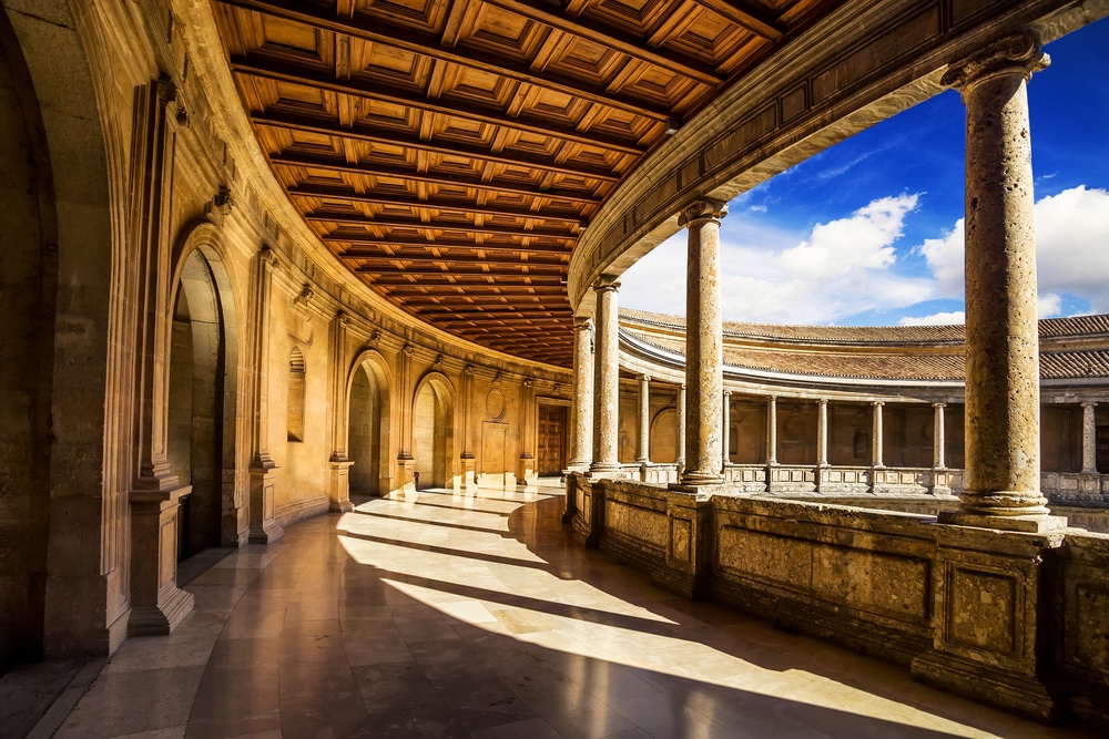 Zwiedzanie Alhambry podczas wyjazdu integracyjnego.