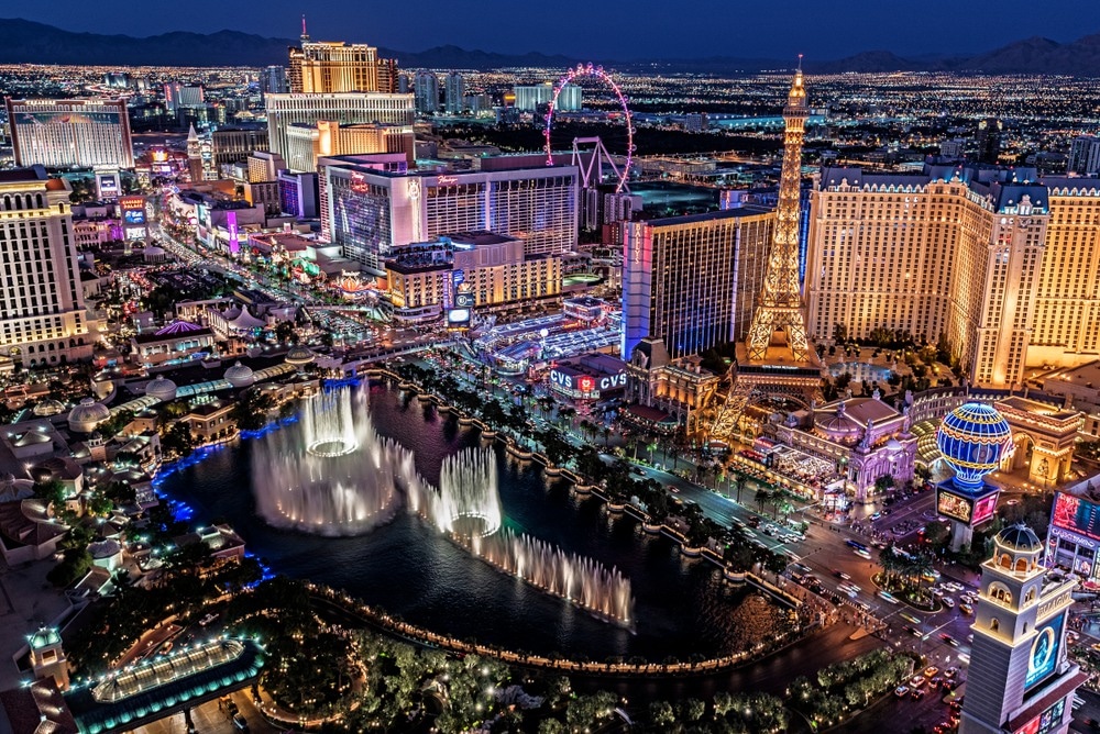 Panorama hoteli i świateł Las Vegas nocą