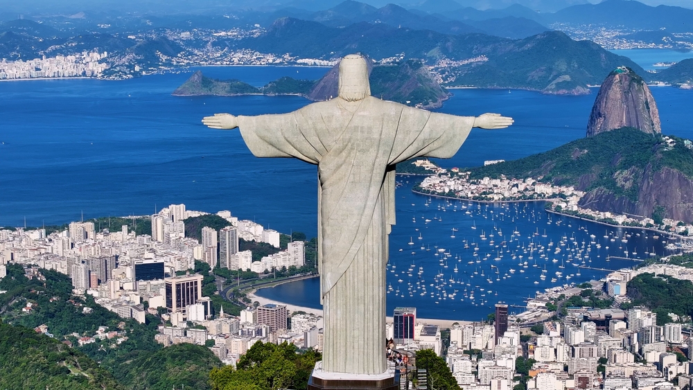 Statua Chrystusa Odkupiciela na Corcovado, panorama Rio de Janeiro i Głowa Cukru nad zatoką.